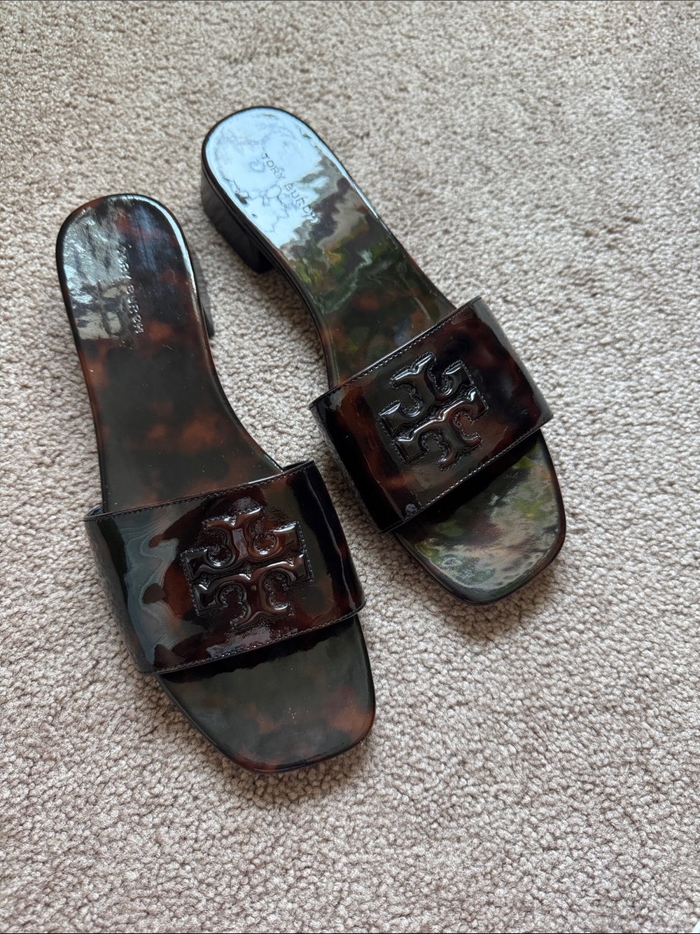 Tory Burch Brown Tortoiseshell Patent Logo Slide Sandals - Picture 1 of 14